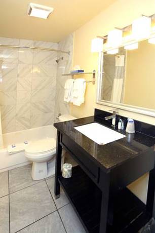 Imagen de la habitación del Motel Blue Marlin Inn and Suites. Foto 12