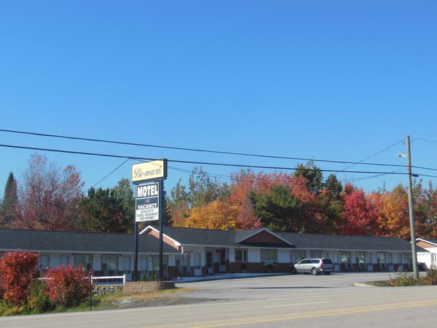 Imagen de los exteriores del Motel Bo-mark. Foto 13