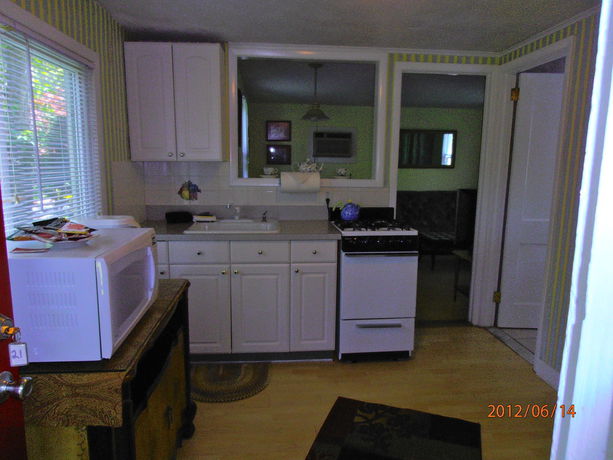 Imagen de los interiores del Motel Bowen's By The Bays. Foto 14