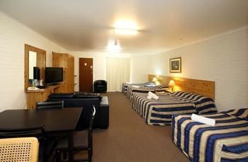 Imagen de la piscina del Motel Burringa. Foto 13