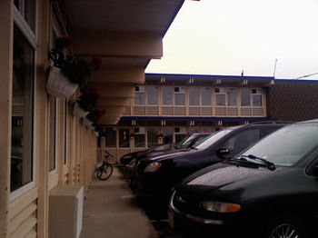 Imagen de los interiores del Motel Canadiana. Foto 16