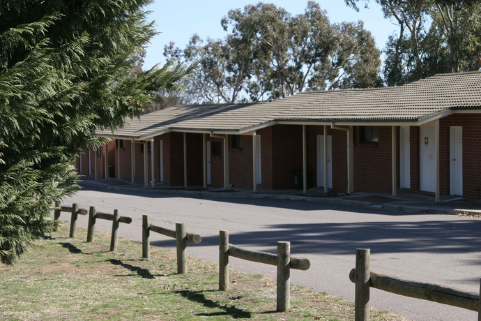 Imagen de los exteriores del Motel Canberra Carotel. Foto 11