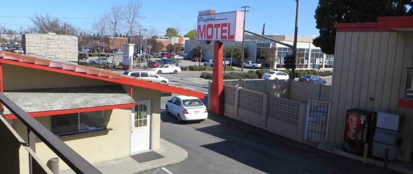 Imagen de los exteriores del Motel Capri, Redwood Junction. Foto 19