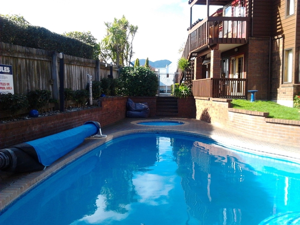 Imagen de la piscina del Motel Cascades Lakefront. Foto 5