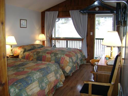 Imagen de la habitación del Motel Cedar, Radium Hot Springs. Foto 3