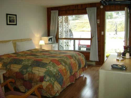 Imagen de la habitación del Motel Cedar, Radium Hot Springs. Foto 5