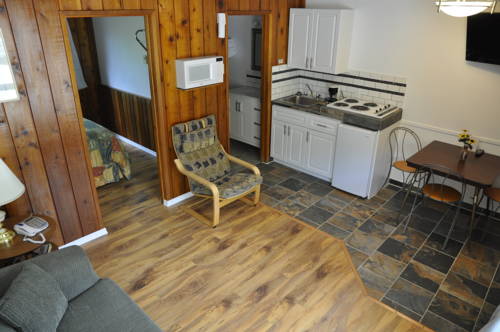 Imagen de la habitación del Motel Cedar, Radium Hot Springs. Foto 10