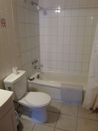 Imagen de los exteriores del Motel Cedar Springs. Foto 6
