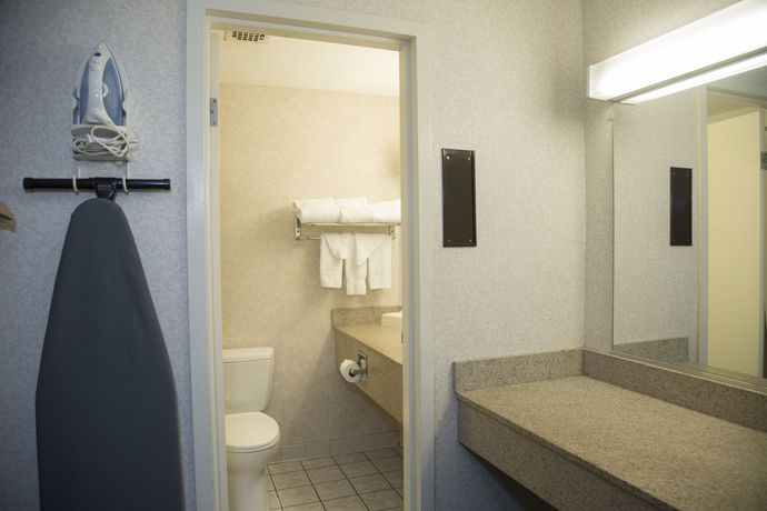 Imagen del bar/restaurante del Motel Charles River Inn. Foto 3