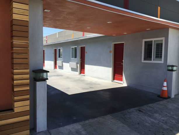 Imagen de los exteriores del Motel Clover, Lynwood. Foto 13