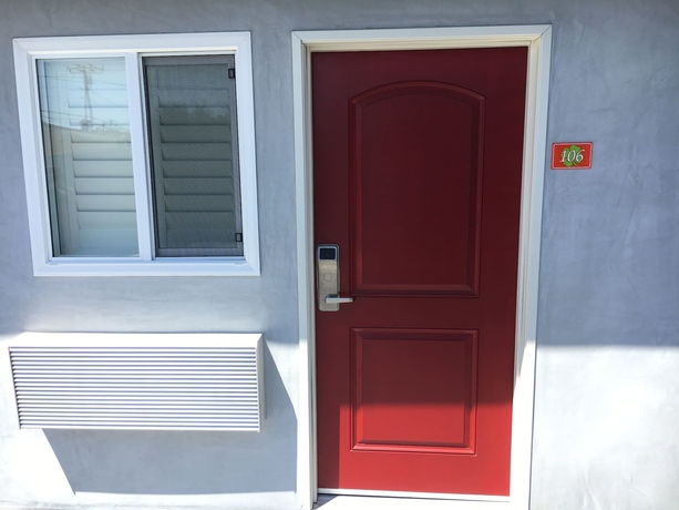 Imagen de los exteriores del Motel Clover, Lynwood. Foto 14