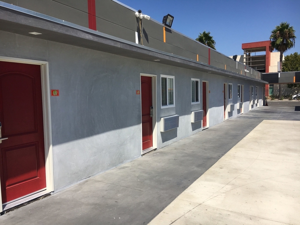 Imagen de los exteriores del Motel Clover, Lynwood. Foto 15
