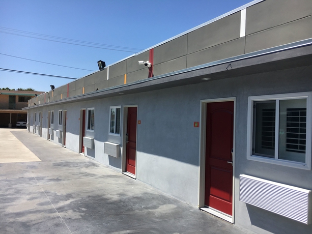 Imagen de los exteriores del Motel Clover, Lynwood. Foto 16
