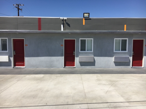 Imagen de los exteriores del Motel Clover, Lynwood. Foto 18