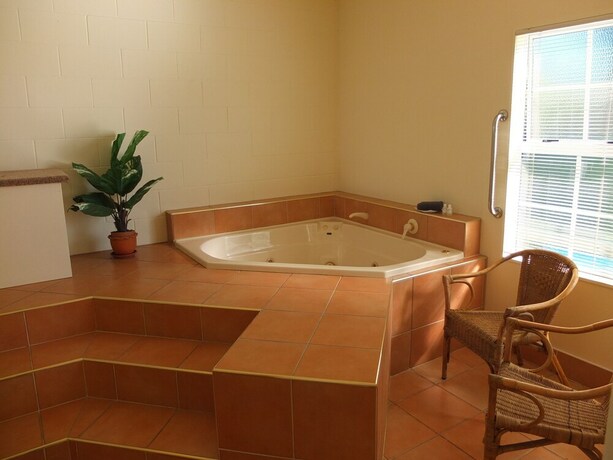 Imagen de la habitación del Motel Colonial Court. Foto 31