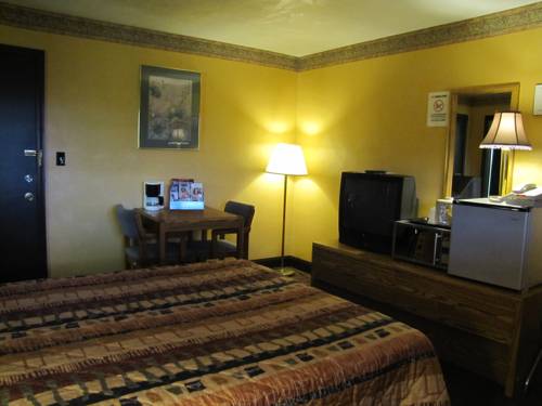 Imagen de la habitación del Motel Colonial Inn. Foto 2