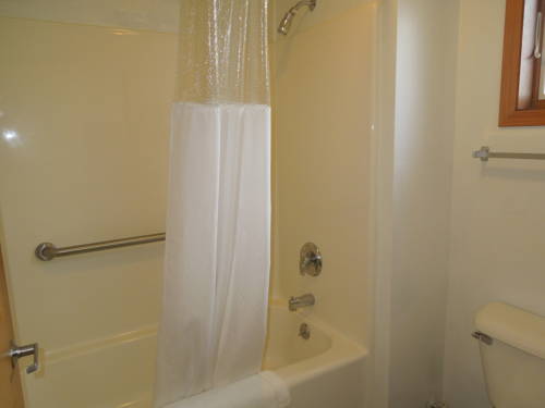 Imagen de la habitación del Motel Colonial Manor. Foto 5