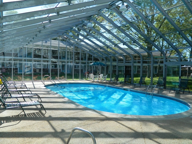 Imagen de la piscina del Motel Colonial Village And Cottages. Foto 14