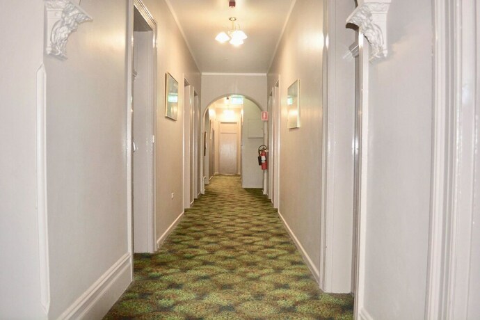 Imagen de los interiores del Motel Commercial Hotel Lithgow. Foto 34