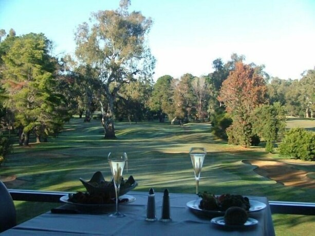 Imagen de los exteriores del Motel Corowa Golf Club. Foto 26