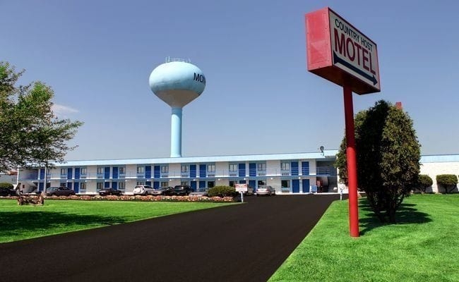 Imagen de los exteriores del Motel Country Host. Foto 9
