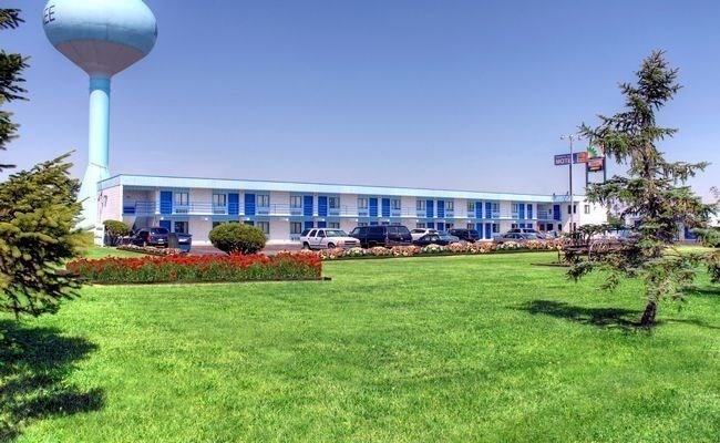 Imagen de los exteriores del Motel Country Host. Foto 10