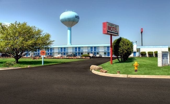 Imagen de los exteriores del Motel Country Host. Foto 11