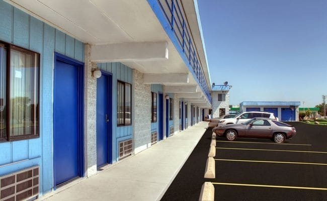 Imagen de los exteriores del Motel Country Host. Foto 12