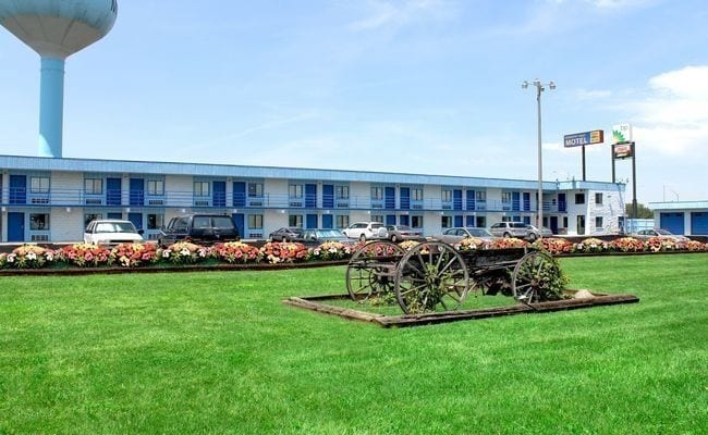 Imagen de los exteriores del Motel Country Host. Foto 13