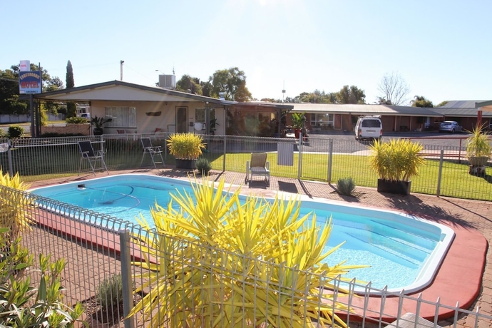 Imagen de la piscina del Motel Crossroads, Cobar. Foto 10
