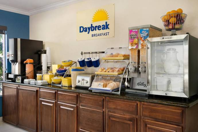Imagen del bar/restaurante del Motel Days Inn by Wyndham Galt. Foto 3