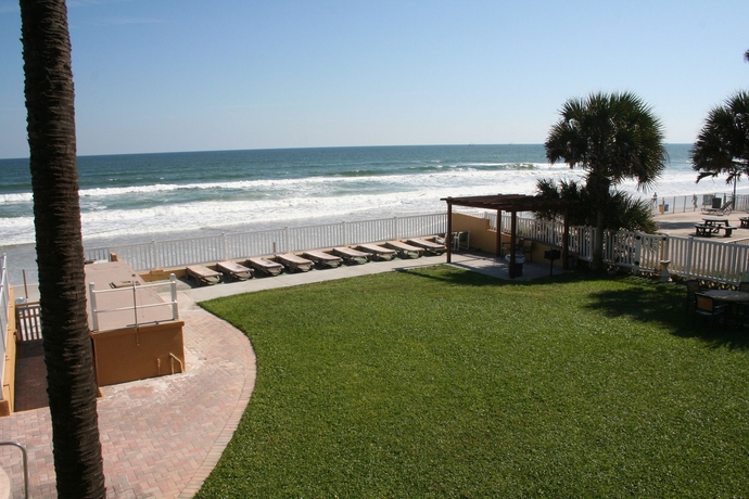 Imagen de los exteriores del Motel Driftwood Beach. Foto 15