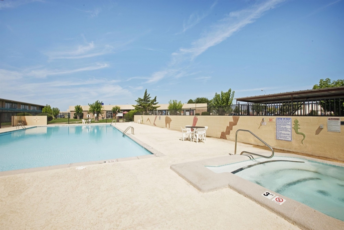 Imagen de la piscina del Motel Econo Lodge Carlsbad Caverns Area. Foto 15