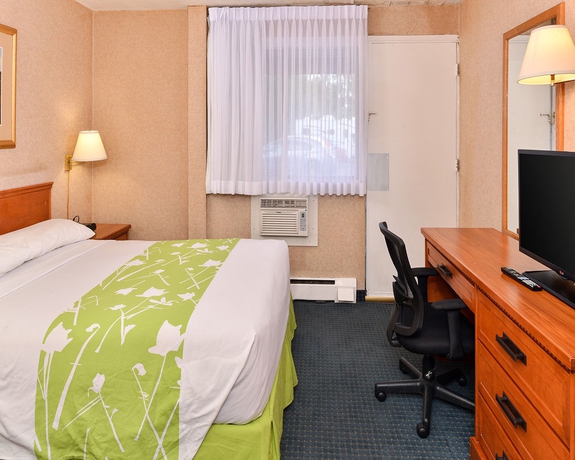 Imagen de la habitación del Motel Econo Lodge Village. Foto 7