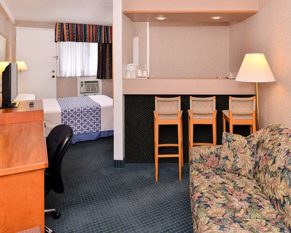Imagen de la habitación del Motel Econo Lodge Village. Foto 9