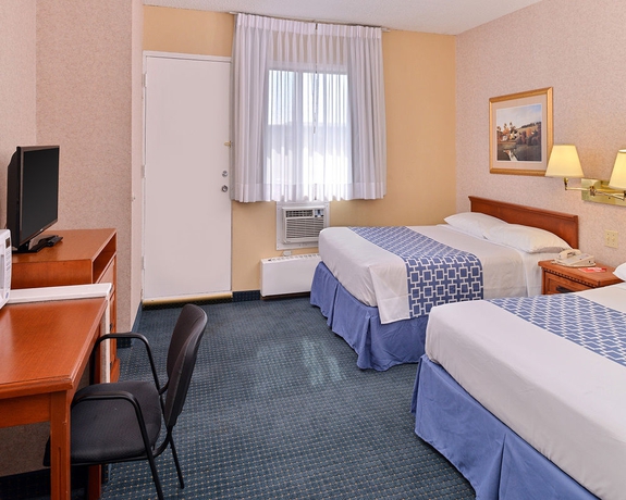 Imagen de la habitación del Motel Econo Lodge Village. Foto 10