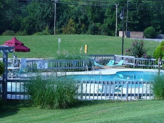 Imagen de la piscina del Motel El Camino, Cherokee. Foto 11