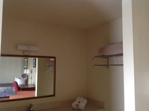 Imagen de la habitación del Motel Eunice Plaza. Foto 7