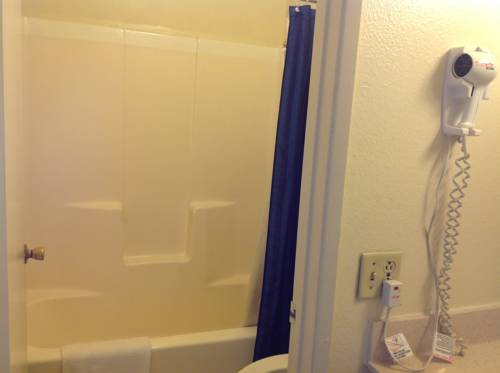 Imagen de la habitación del Motel Eunice Plaza. Foto 8
