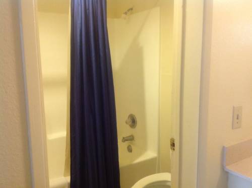 Imagen de la habitación del Motel Eunice Plaza. Foto 15