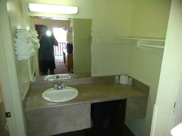 Imagen de la habitación del Motel E-z 8 Newark. Foto 7