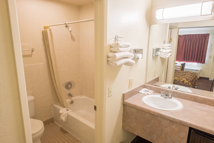 Imagen de la habitación del Motel E-z 8 Old Town. Foto 4