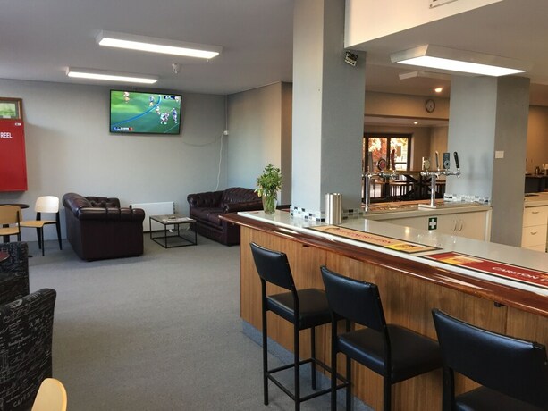 Imagen del bar/restaurante del Motel Finley Country Club Hotel. Foto 21