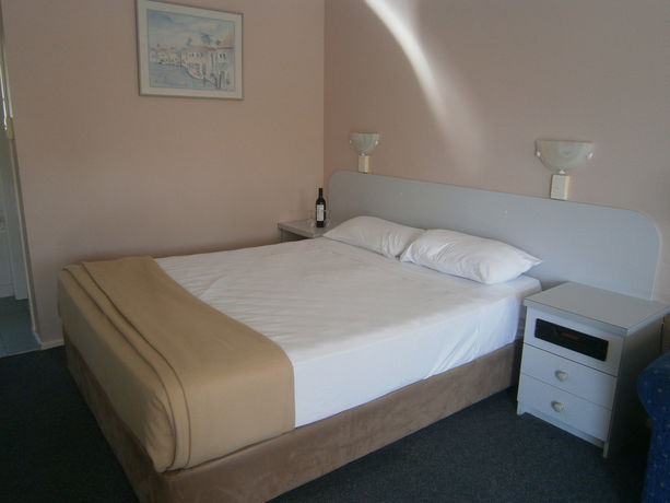 Imagen de los exteriores del Motel Forster Palms. Foto 10