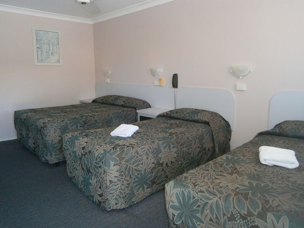 Imagen de los exteriores del Motel Forster Palms. Foto 11