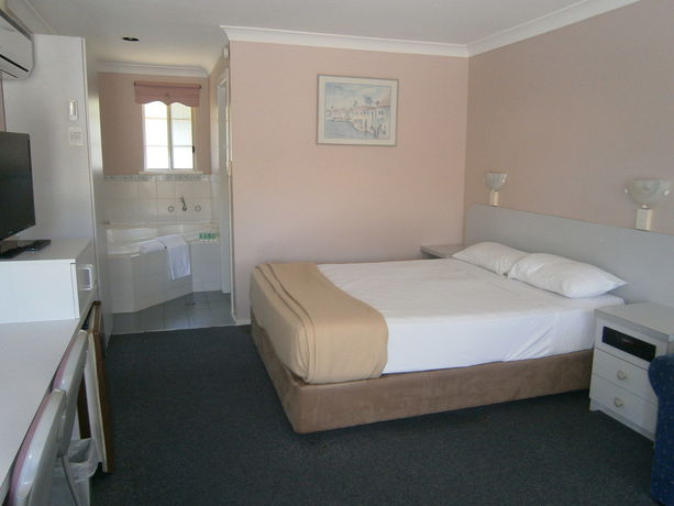 Imagen de los exteriores del Motel Forster Palms. Foto 12