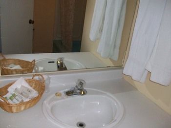 Imagen de los exteriores del Motel Franklin and Trailer Park. Foto 16