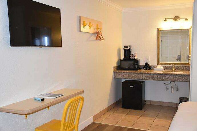 Imagen de la habitación del Motel Gateway Lodge, Monterey. Foto 13