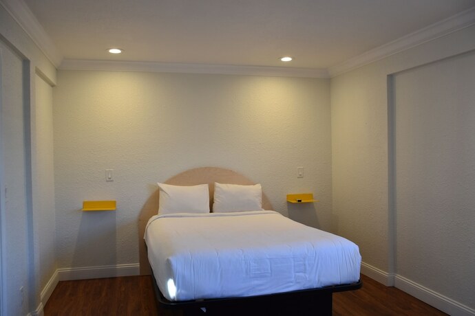 Imagen de la habitación del Motel Gateway Lodge, Monterey. Foto 17