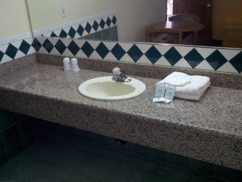 Imagen de la habitación del Motel Golden West Manor. Foto 5